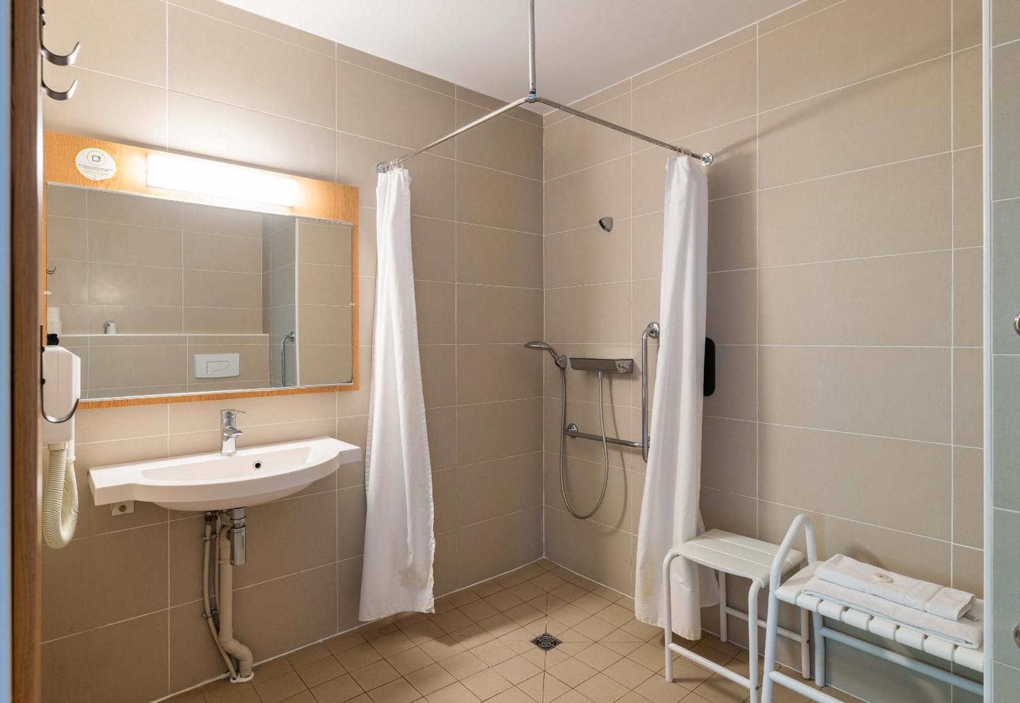 B&B Hotel Lyon Eurexpo Chassieu Eksteriør bilde